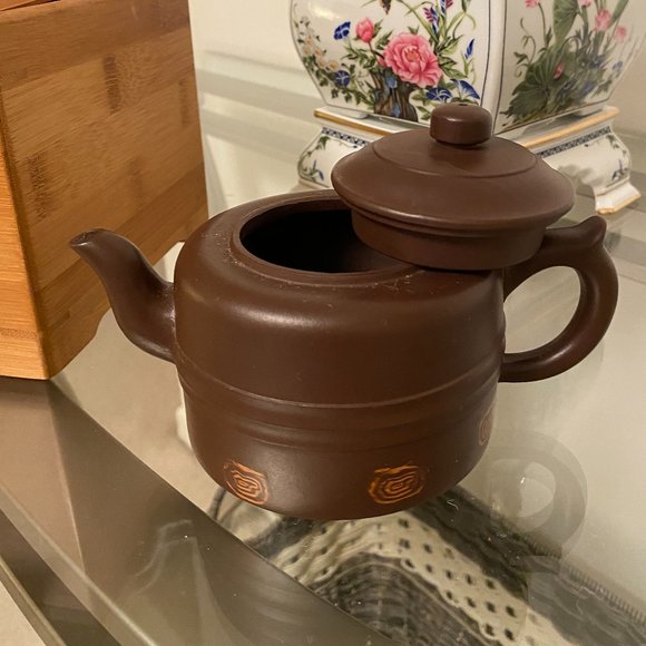 Chinese Zisha Teapot Sand Fired Ceramic Tea Pot with Velvet Lined Gift Box - Picture 2 of 7